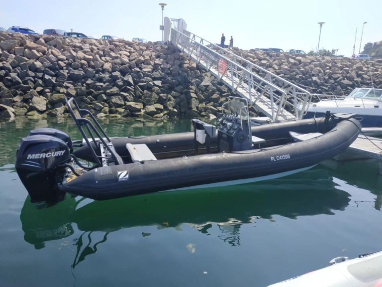 Louer Semi-rigide avec ou sans skipper Zodiac à Trébeurden
