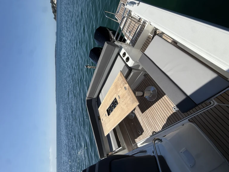 Bateau à moteur à louer à Cannes au meilleur prix