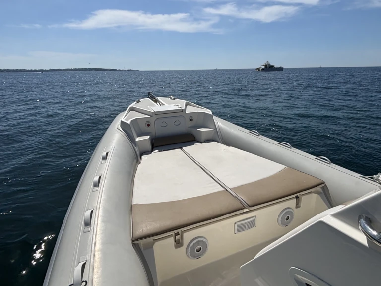 Location à Cannes - Lomac Lomac 850 IN sur SamBoat