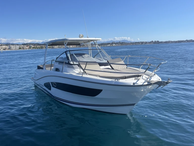 Location Bateau à moteur Jeanneau avec permis