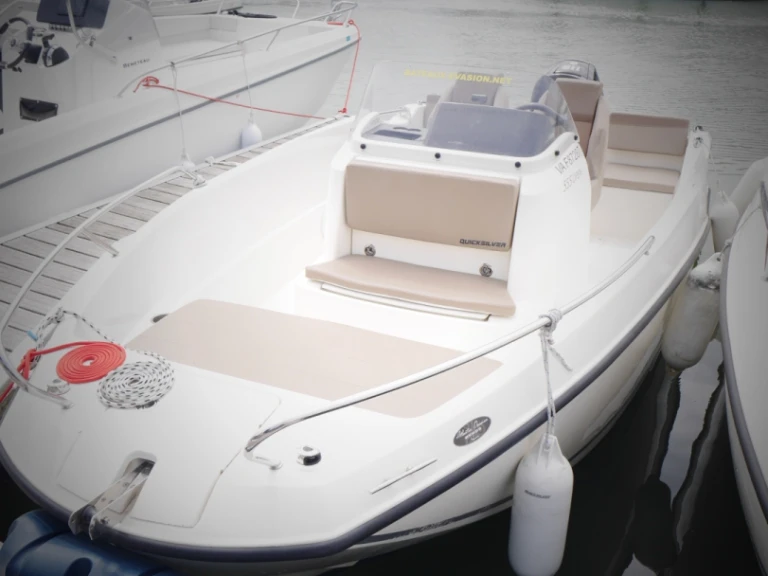 Bateau à moteur à louer à La Baule-Escoublac au meilleur prix