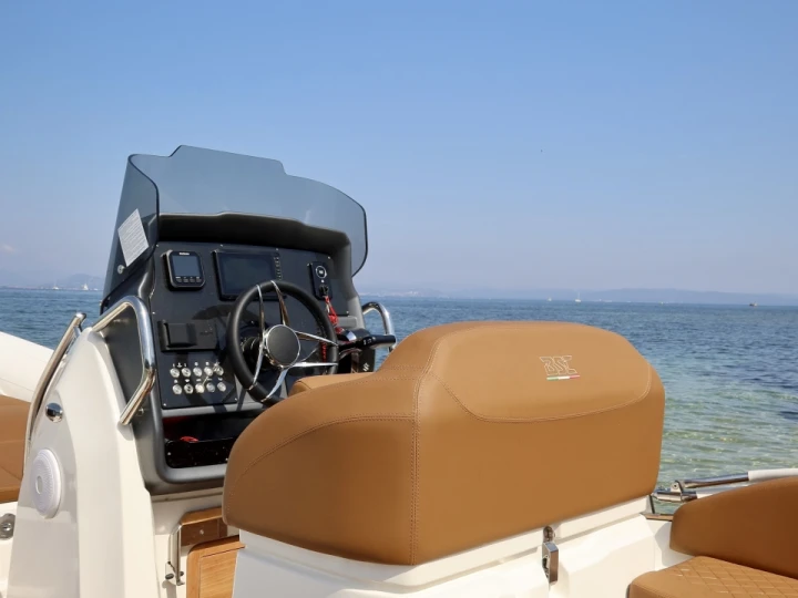 Location bateau Hyères pas cher Bsc 70 élégance