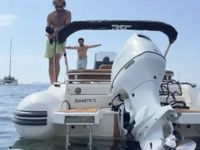 Semi-rigide à louer à Hyères au meilleur prix