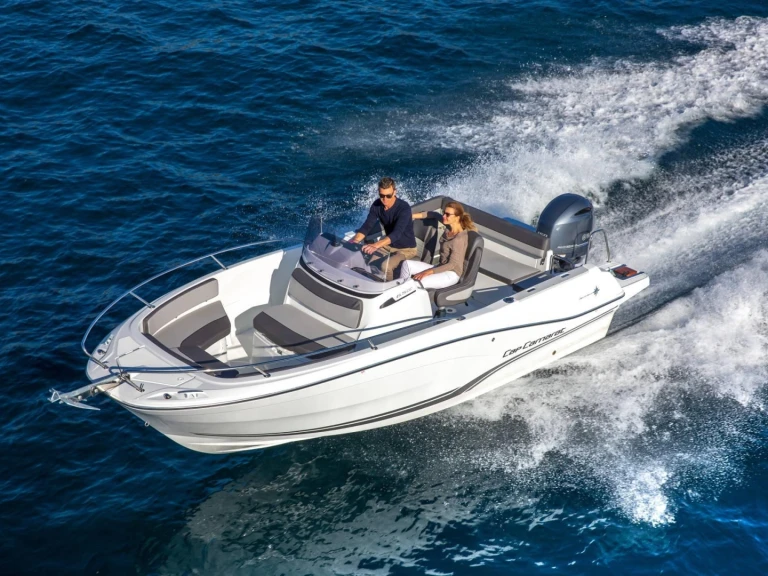 Louez un Jeanneau Cap Camarat 6.5 CC Serie 3 à Lorient