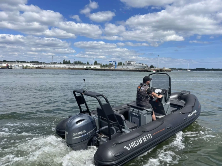 Louer Semi-rigide avec ou sans skipper Highfield à Lorient