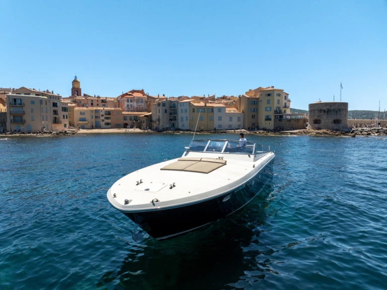 Louer Bateau à moteur avec ou sans skipper Itama à Saint-Tropez