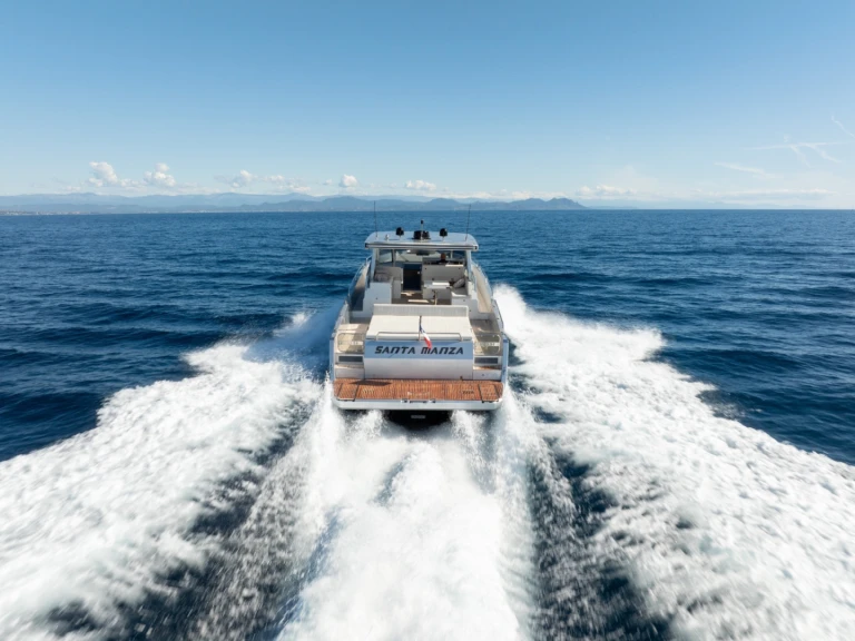 Location bateau Saint-Tropez pas cher Med Yacht 52