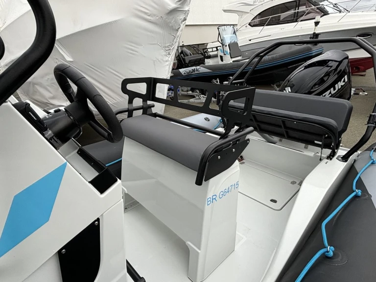 Louer Semi-rigide avec ou sans skipper Zodiac à Brest