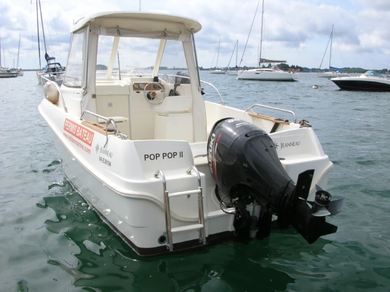 Bateau à moteur à louer à Arradon au meilleur prix
