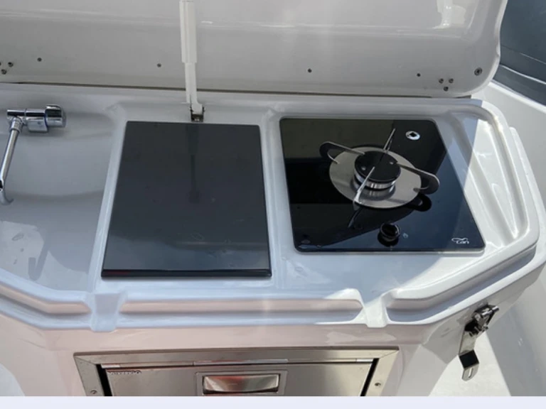 Louer Bateau à moteur avec ou sans skipper Salpa à Port Grimaud