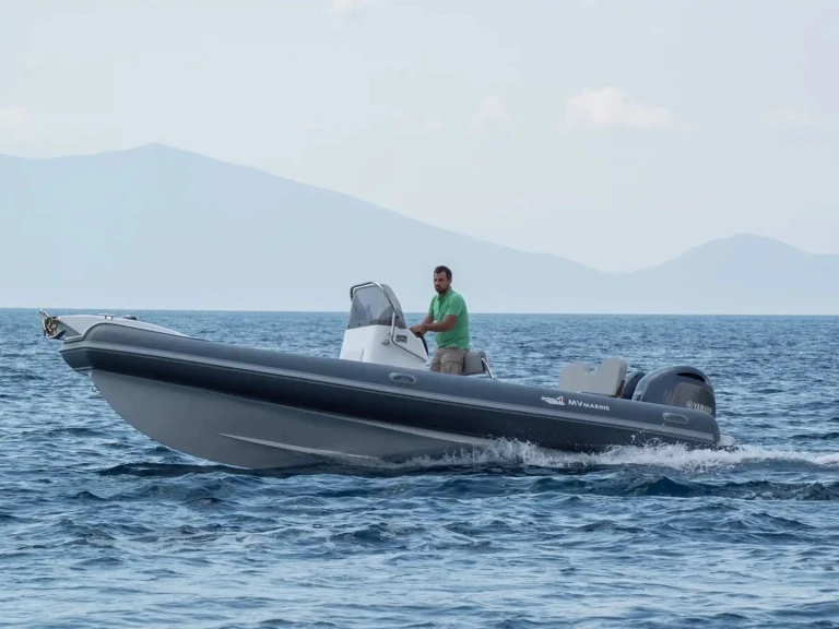 Location bateau Motonautica-Vesuviana MV 700 à Marseille sur Samboat