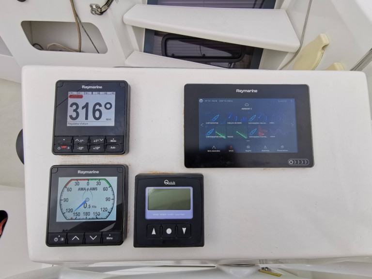Location bateau Port Mahon pas cher Catana 53