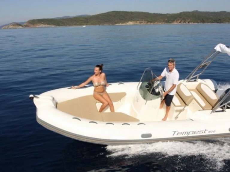 Location Semi-rigide à Portigliolo - Capelli Tempest 600