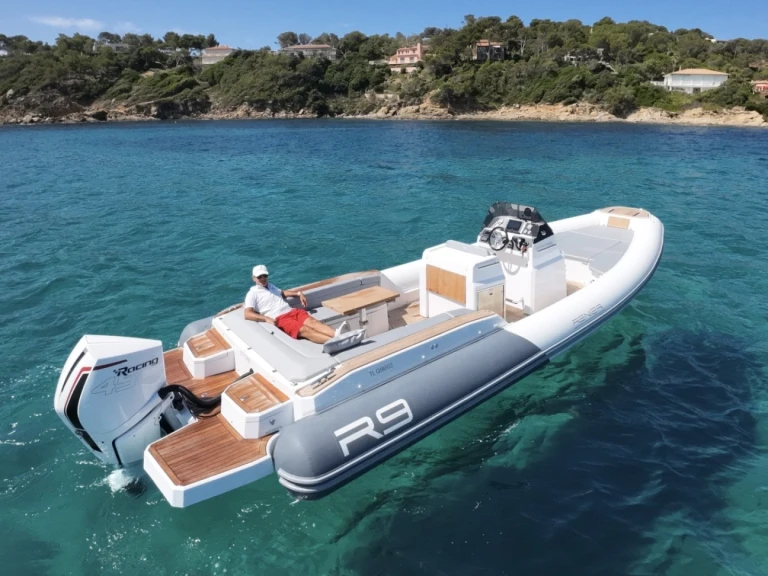 Renier Renier R9 Tourer a louer à Le Lavandou