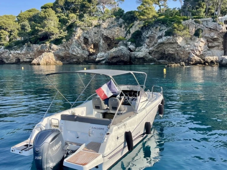 Location bateau Jeanneau Cap Camarat 6.5 WA Serie 3 à Antibes sur Samboat