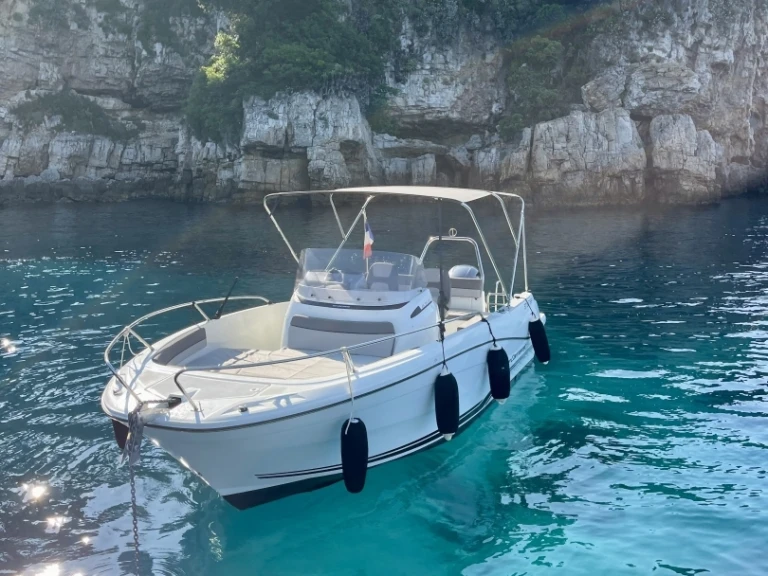 Location Bateau à moteur à Antibes - Jeanneau Cap Camarat 6.5 CC Serie 3