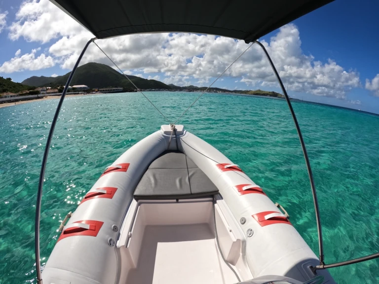 Location Bateau à moteur Semi-Rigide avec permis