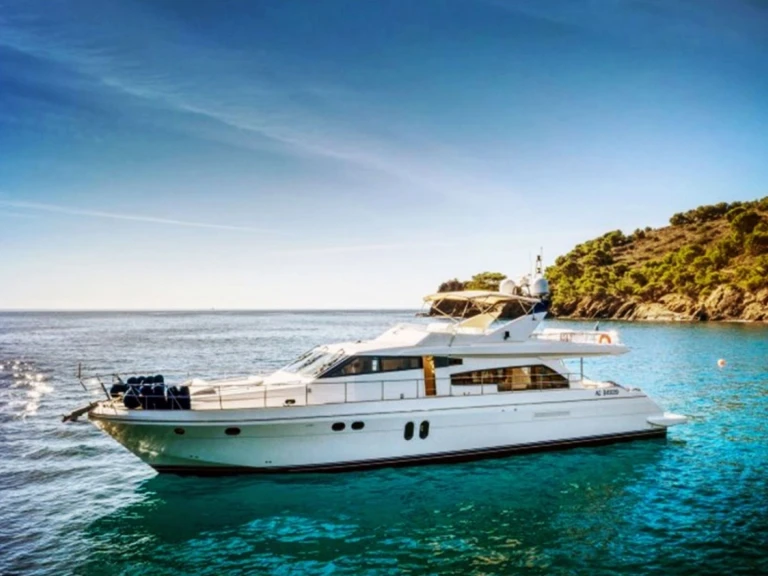 Louer Yacht avec ou sans skipper Guy Couach à Marseille