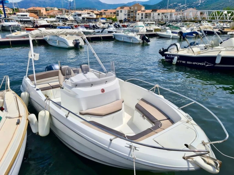 Location bateau Jeanneau Cap Camarat 6.5 Style à Saint-Florent sur Samboat