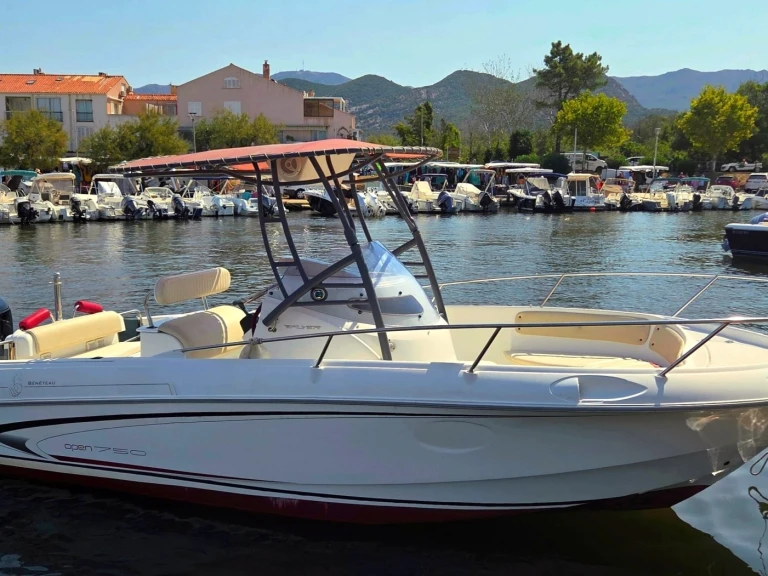 Location bateau Saint-Florent pas cher Flyer 750 Open