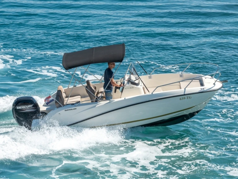 Louer Bateau à moteur avec ou sans skipper Quicksilver à Cambrils