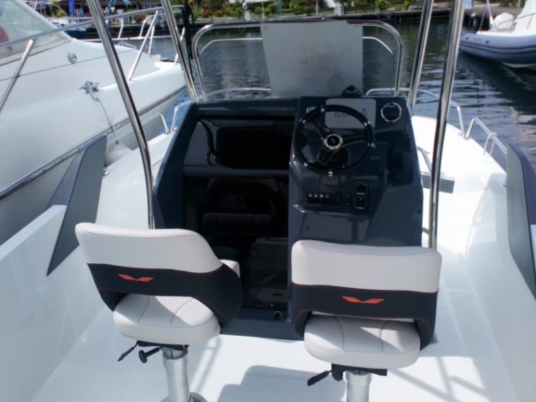 Louer Bateau à moteur avec ou sans skipper Quicksilver à Les Trois-Îlets
