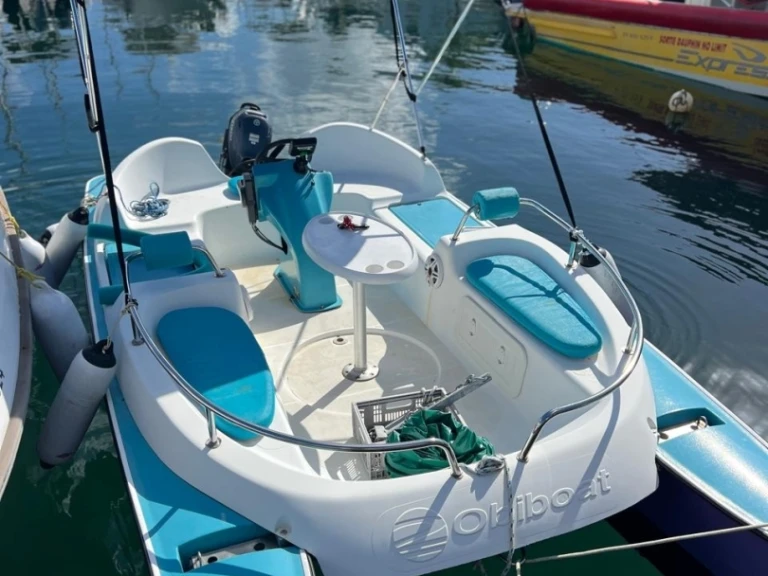 Bateau à moteur à louer à Les Trois-Îlets au meilleur prix