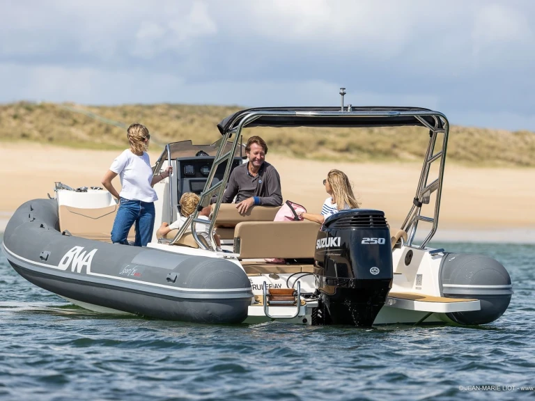 Location bateau Bwa Sport 26 GTO à La Trinité-sur-Mer sur Samboat