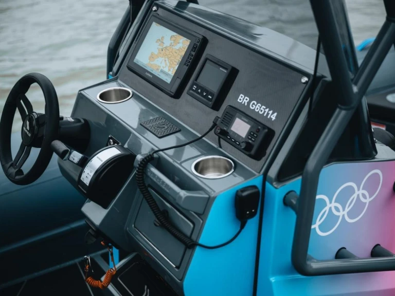 Location bateau Highfield Patrol 660 à La Trinité-sur-Mer sur Samboat