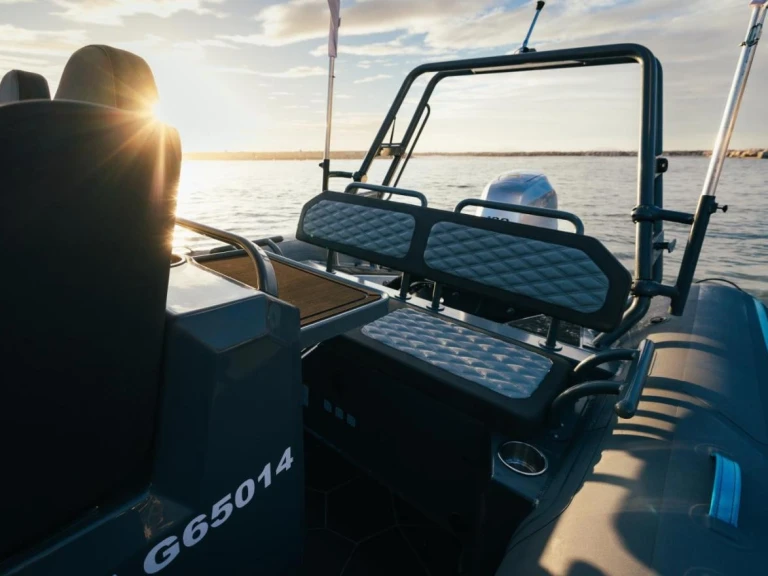 Location bateau Highfield Patrol 660 à La Trinité-sur-Mer sur Samboat