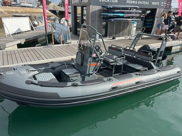Location bateau Highfield HIGHFIELD 54 PATROL COASTER à La Trinité-sur-Mer sur Samboat