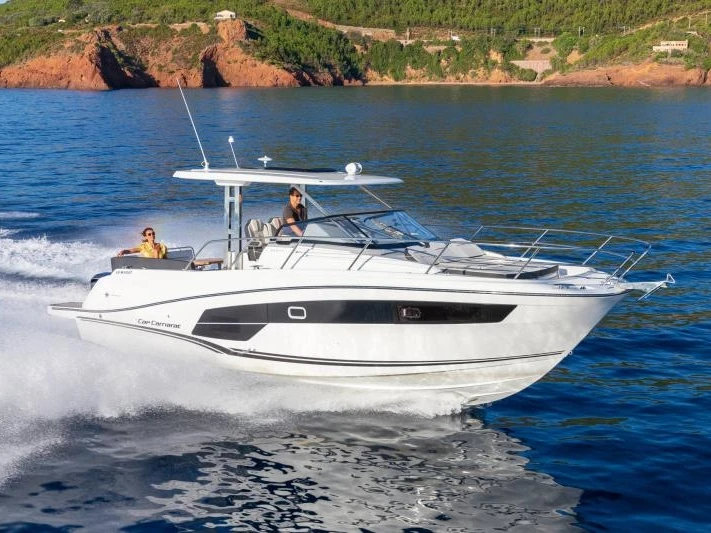 Jeanneau Cap Camarat 10.5 WA série 2 a louer à La Trinité-sur-Mer