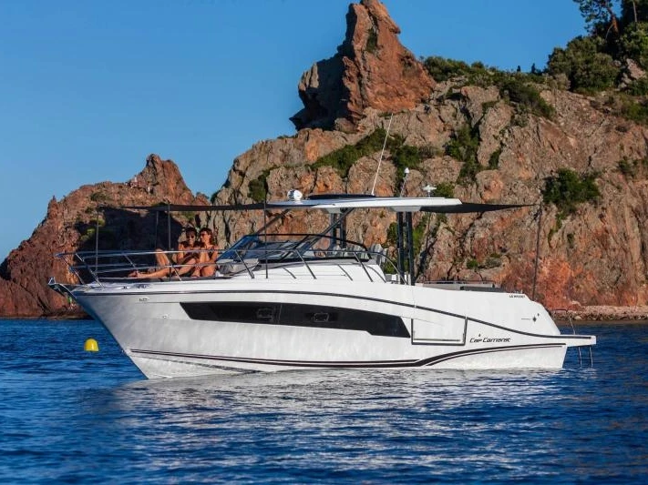 Location bateau La Trinité-sur-Mer pas cher Cap Camarat 10.5 WA série 2