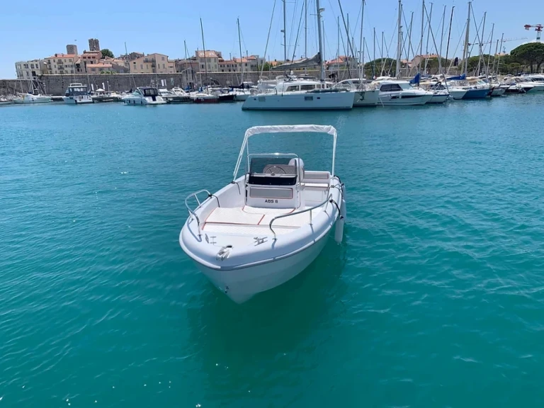 Louer Bateau à moteur avec ou sans skipper Selva à Antibes