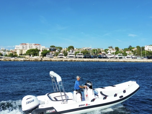 Location bateau Selva Selva D650 Family à Antibes sur Samboat