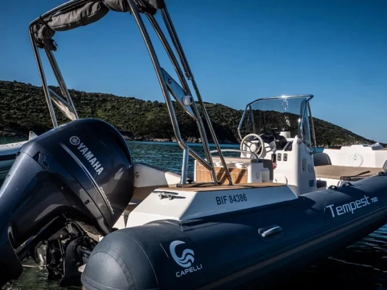 Louez un Capelli Tempest 700 Sun à Propriano