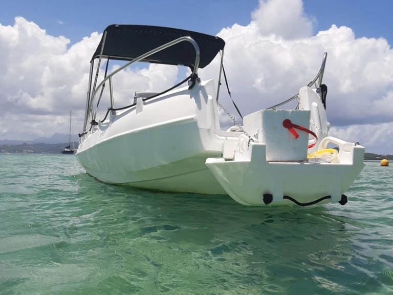 Bateau à moteur à louer à Le François au meilleur prix