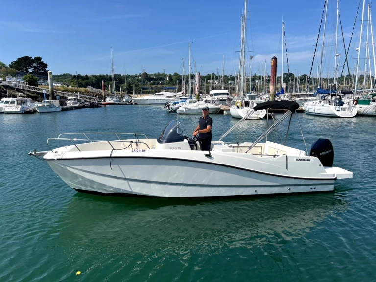 Louez un Quicksilver Activ 755 Open à Brest