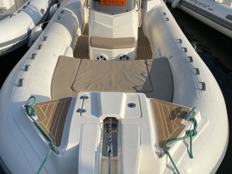 Location à Port de Saint-Cyprien Méditerranée - Capelli Tempest 700 Sun sur SamBoat