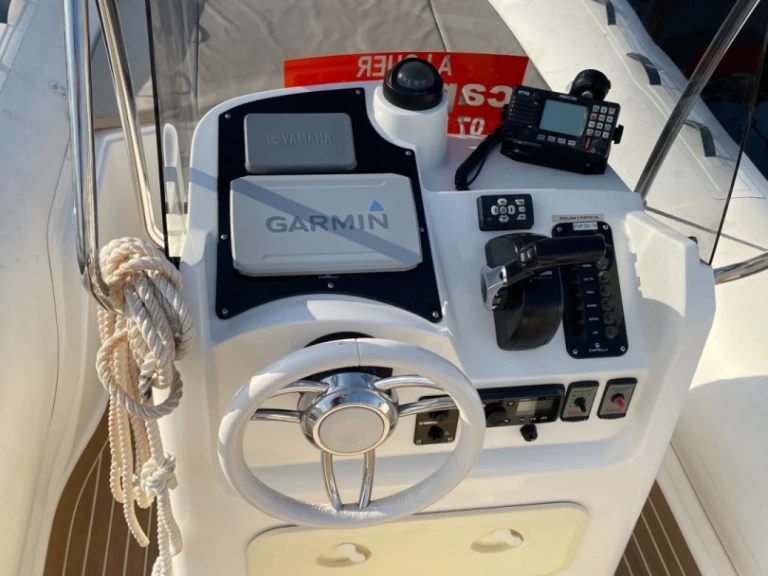 Location bateau Port de Saint-Cyprien Méditerranée pas cher Tempest 700 Sun