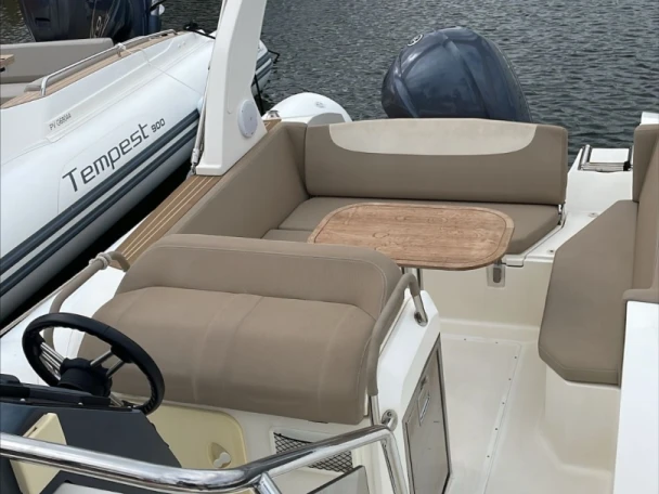 Louer Semi-rigide avec ou sans skipper Capelli à Port de Saint-Cyprien Méditerranée