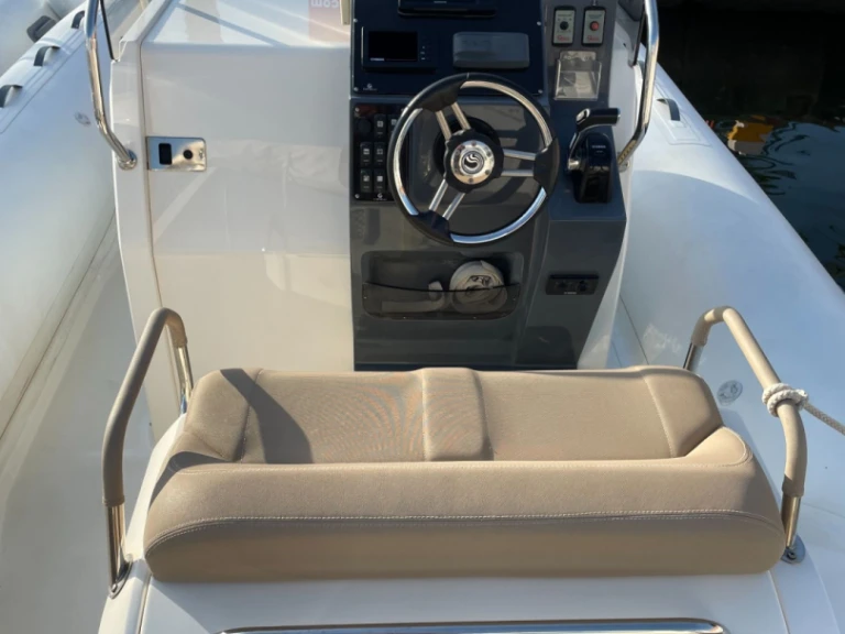 Capelli Tempest 800 Sun a louer à Port de Saint-Cyprien Méditerranée