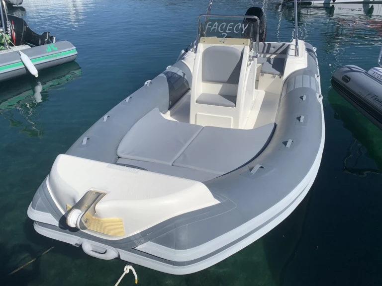Location bateau Propriano pas cher Nautica Led 680