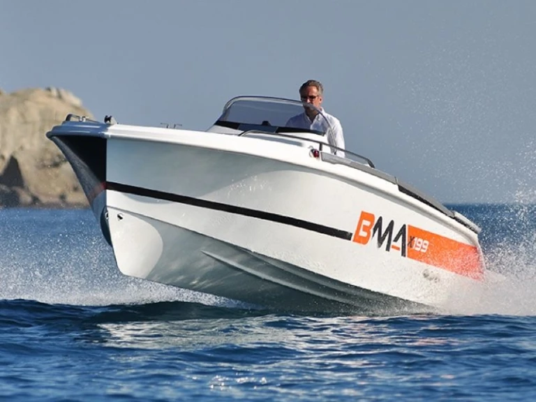 Louer Bateau à moteur avec ou sans skipper BMA à Cogolin