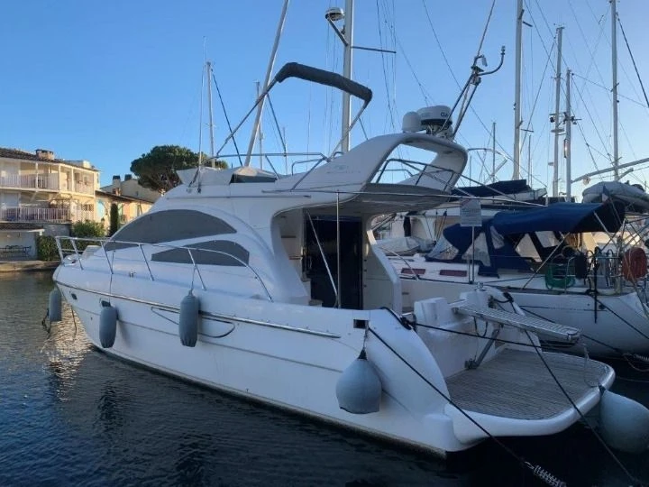 Location Bateau à moteur à Cogolin - Azimut Azimut 42