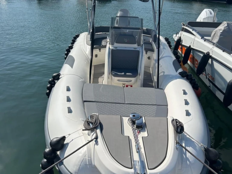 Louez un Bsc 70 Open à Cogolin