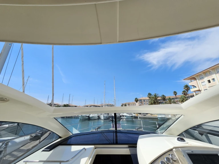 Jeanneau Prestige 38 S a louer à Saint-Jean-Cap-Ferrat