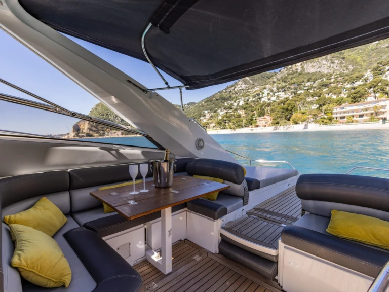 Yacht à louer à Saint-Jean-Cap-Ferrat au meilleur prix