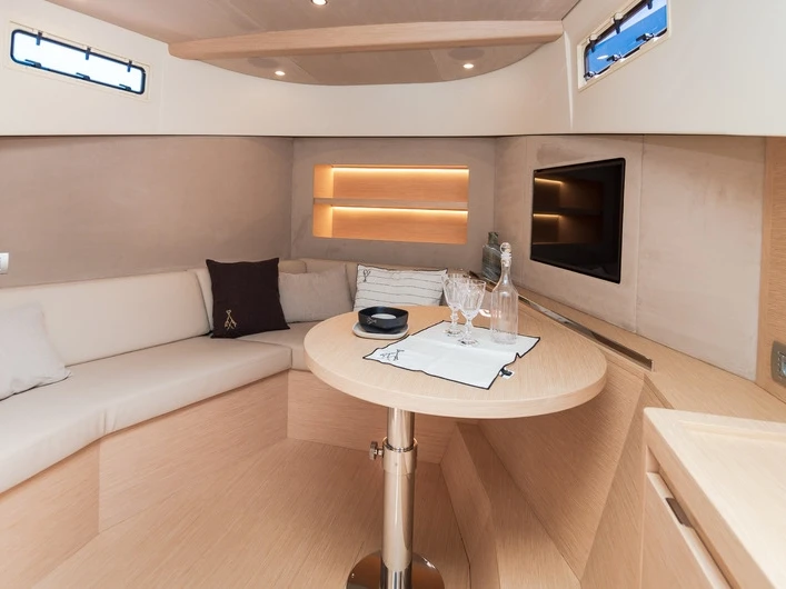 Location Bateau à moteur à Golfe-Juan - Solaris Solaris 44
