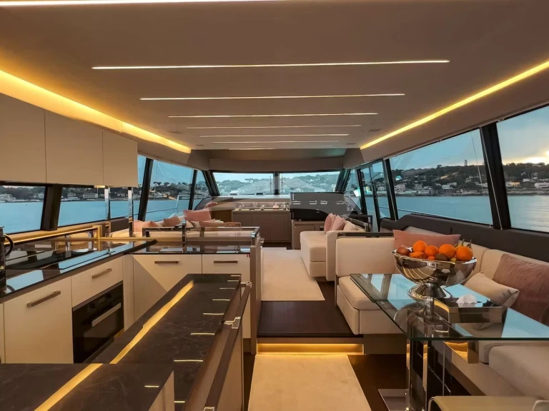 Louez un Prestige Prestige 680 à Antibes